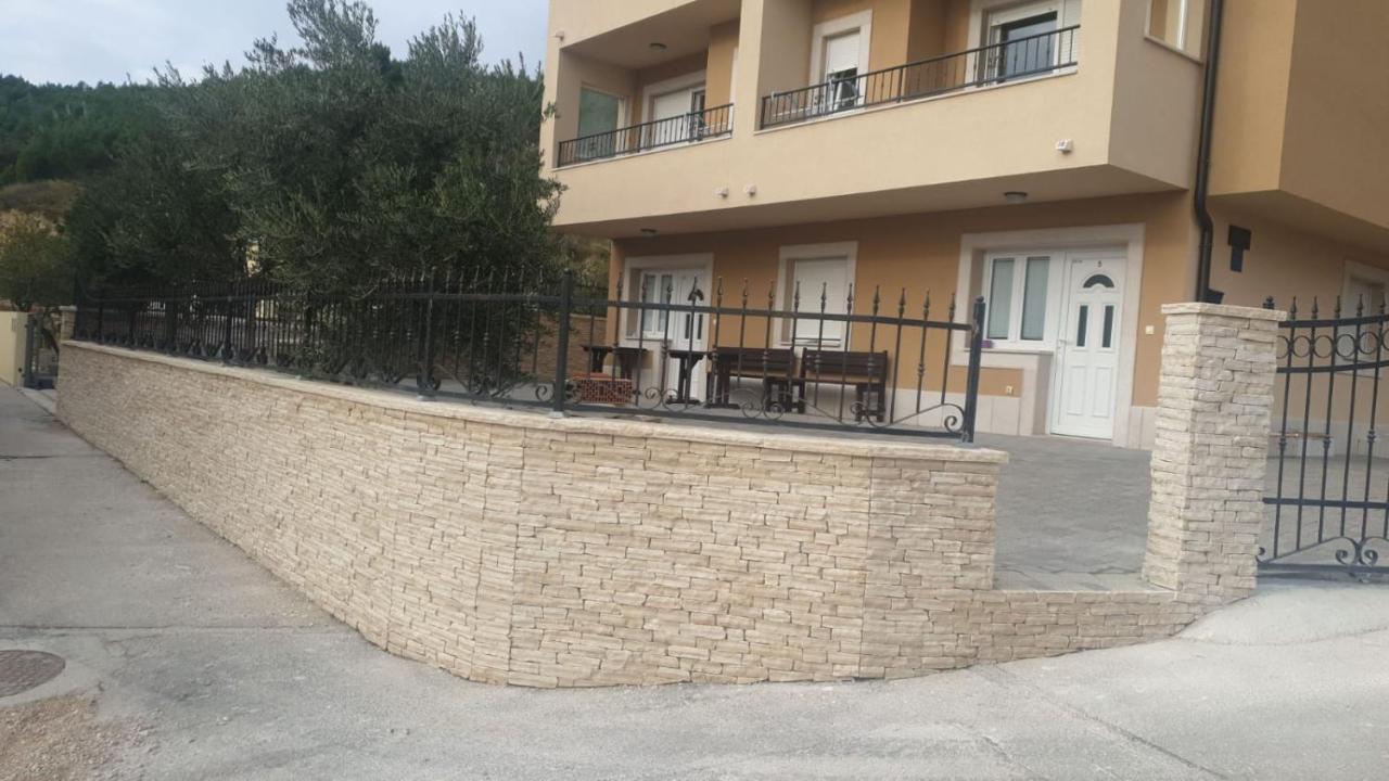 Ferdo 2 Apartment Makarska Bagian luar foto