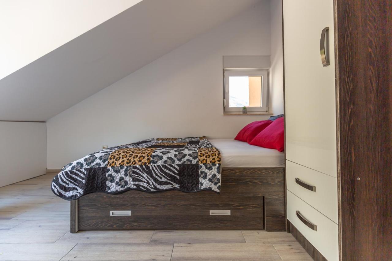 Ferdo 2 Apartment Makarska Bagian luar foto